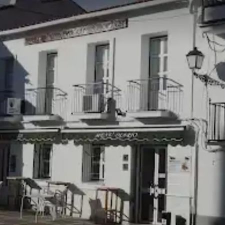 Hostal 2 Estrellas -Restaurante Las Tres Encinas En El Centro Del Pueblo Cabeza la Vaca Buitenkant foto
