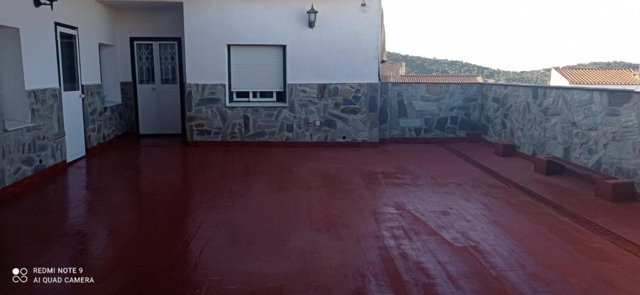 Hostal 2 Estrellas -Restaurante Las Tres Encinas En El Centro Del Pueblo Cabeza la Vaca Buitenkant foto